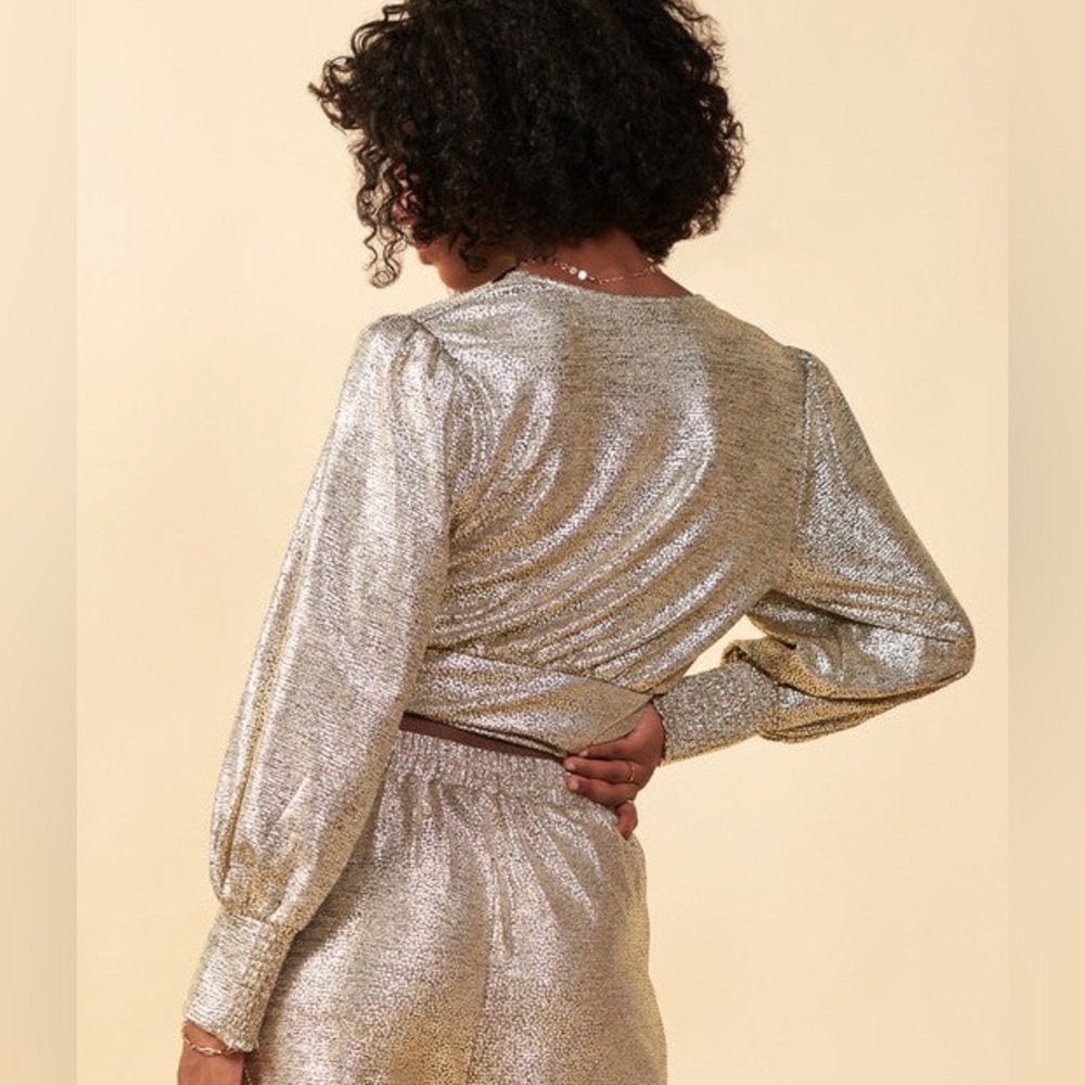 Gold metallic Skies are Blue top.  XS - Picture 3 of 5
